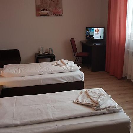 Hotelik Kameleon Pokoje Goscinne Jawor Exterior photo